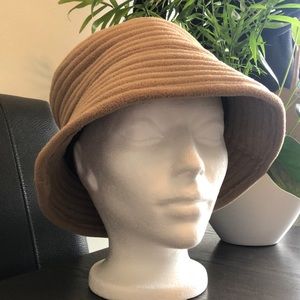 One Size Fits All Bucket Hat Lined Super Soft feel In Excellent Condition.